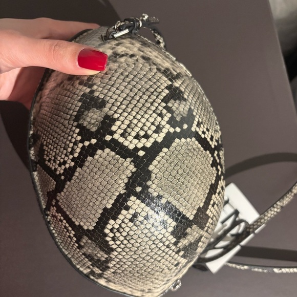 Brand New Zara Oval Crossbody – Animal Print Chic - Picture 6 of 8